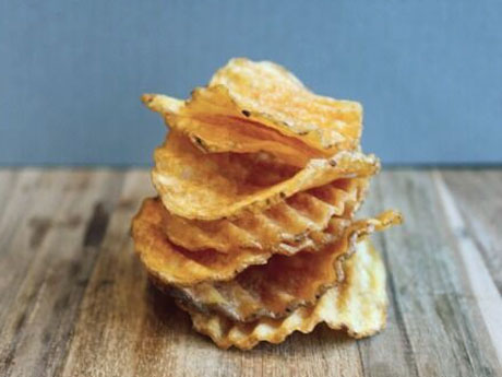 2種類の芋・カットに5種類のシーズニングを用意するポテトチップス