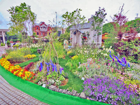 草花で絵本の世界観を表現する（写真は昨年開催時の様子）