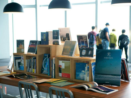 「世界にまつわる」本を販売する「五大陸書店」のイメージ