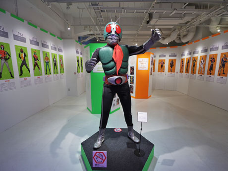 写真と共に歴代ライダーを振り返る