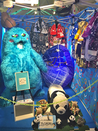 衣装や美術道具などを展示する場内