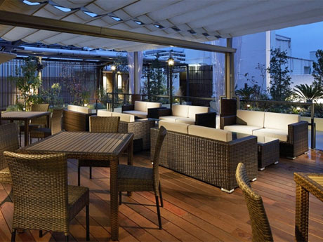 48席用意するテラス