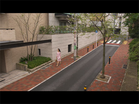 街の風景などを収めた映像「松濤アート散歩」より