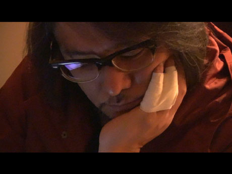 佐村河内守さんを追った「FAKE」より&copy;2016「Fake」製作委員会