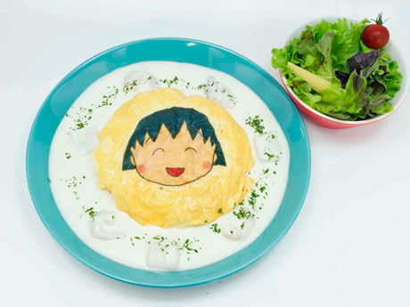 まる子の顔をあしらったシーフードオムライス（1,380円）