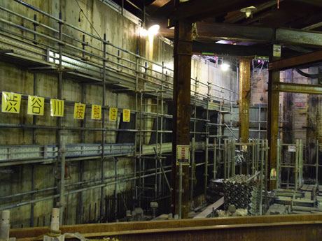 工事が進む東口地下広場