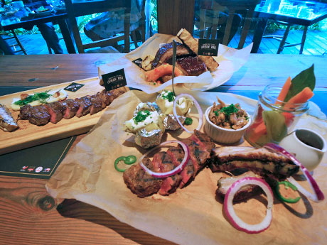 アメリカンビーフ、ポークを使う「都市型BBQ」メニュー