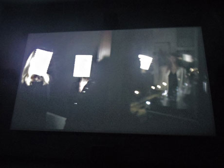 ハロウィーン、バレンタインデー、メーデーの3日間を記録した「The Host and the Cloud」より