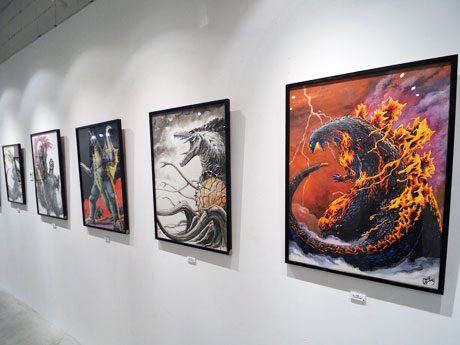 ゴジラや怪獣たちの原画が並ぶ場内