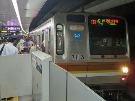 横浜方面に向かう東横線列車