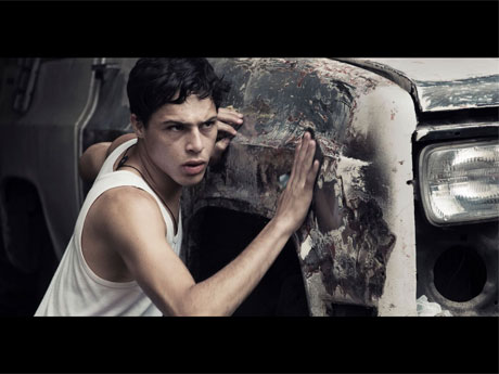 昨年ベネチア国際映画祭で最高賞の金獅子賞を受賞した「彼方から」より