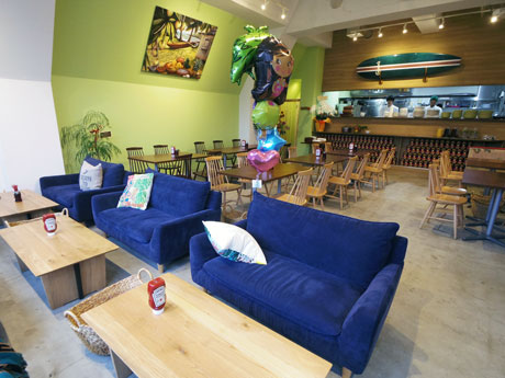 イメージカラーの緑を随所に取り入れた店内