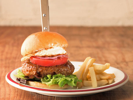 チーズハンバーグなどを挟む「ボングーバーガー」