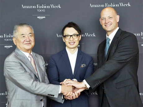写真中央がアマゾン・ジャパンのジャスパー・チャン社長
