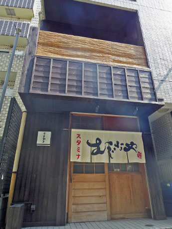 「裏渋谷通り」沿いの店舗外観