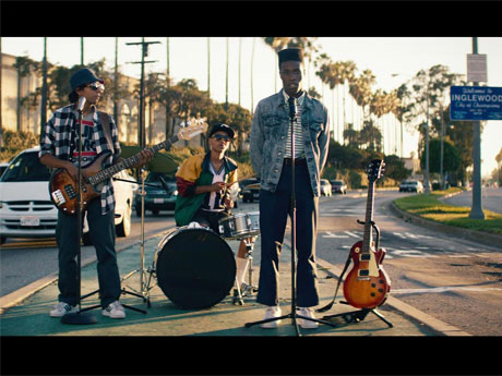 トラブルに巻き込まれるヒップホップ「オタク」の高校生3人組&copy;2015 That's Dope, LLC. All Rights Reserved.