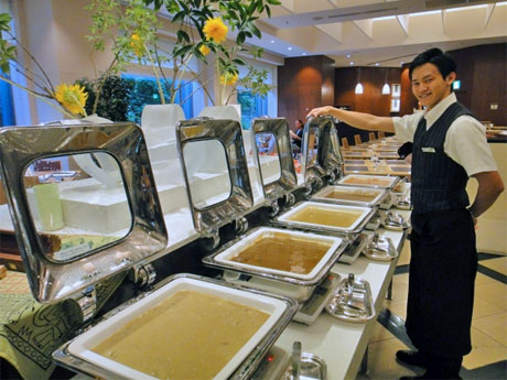 ビュッフェスタイルで提供するカレーフェスタのイメージ