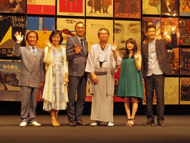 パルコ劇場で行われた「手締め会」の登壇者