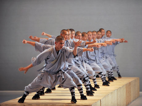 少林寺の現役僧侶が出演する「sutra スートラ」より&copy;Hugo Glendinning