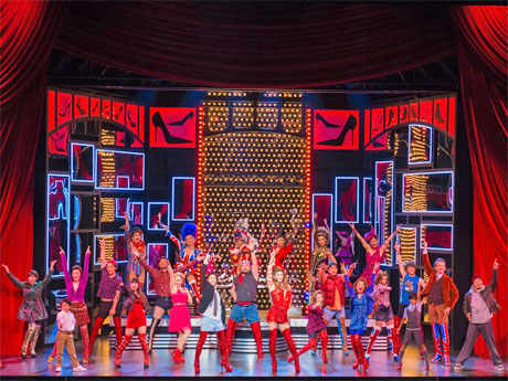 日本人キャストによる「キンキーブーツ」より