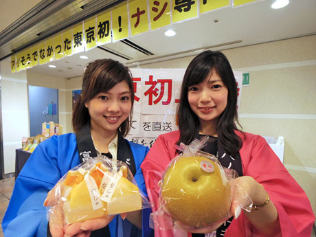 「呉羽梨の瑞々しさみずみずしさを体感していただきたい」と呼び掛ける太田晶子副ゼミ長（写真左）