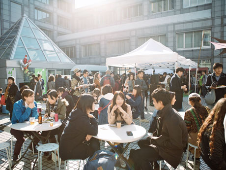 毎ファーマーズマーケットと合わせて回約5万人が来場するという（写真は前回開催時の様子）