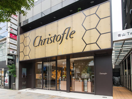 青山通り沿いの店舗外観