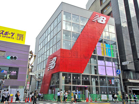 オープンに向け工事が進む店舗外観