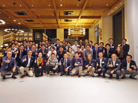 参加する30人の企業やNPO、行政、市民ら