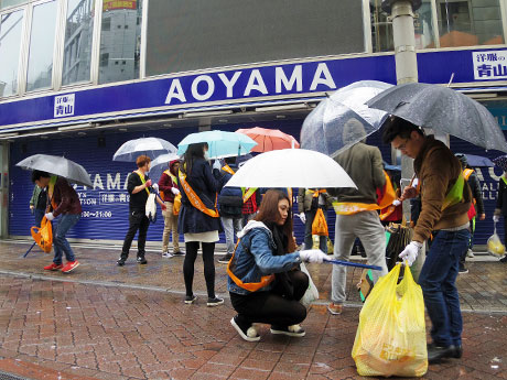 3日連続で清掃活動をしたという日本経済大学に通う留学生たち