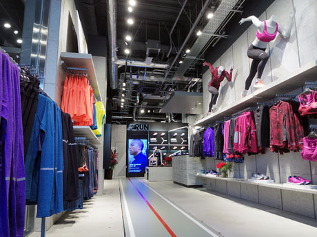 同ブランドの「核」となるラン商品を扱う1階