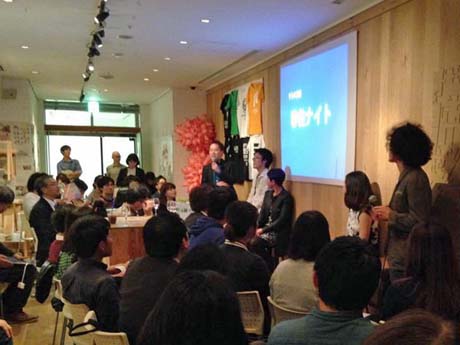 2015年10月、丸ノ内に一夜限りで出現した「石巻スナック」で開かれた「移住ナイト」の様子