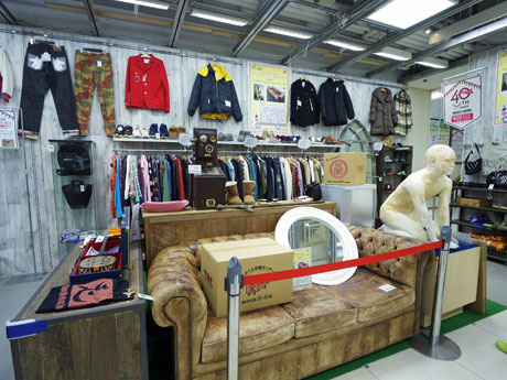 初展開となるリサイクルショップ店頭
