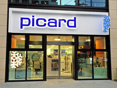 骨董通りに面した店舗外観