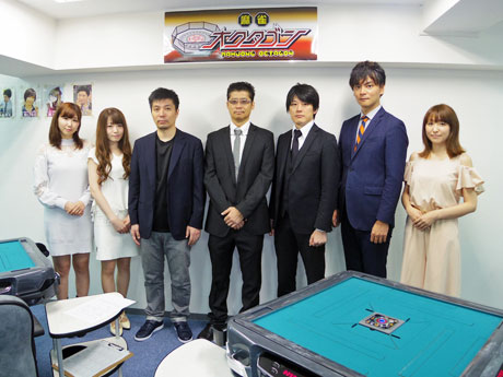 オーナーである声優の小山剛志さん（中央）やCA藤田晋社長（中央左）ら