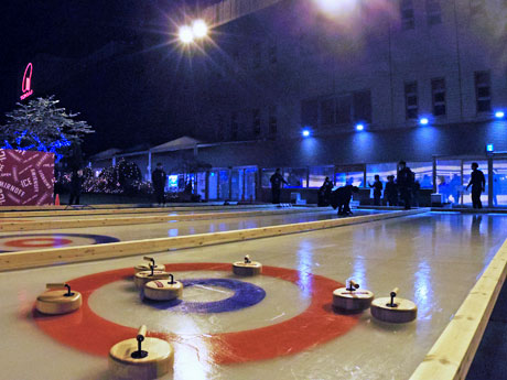 カーリングをアレンジしたゲームを体験できる