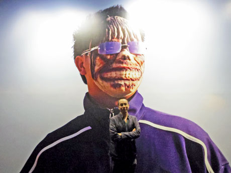 展覧会に合わせて来日したアピチャッポン・ウィーラセタクンさん