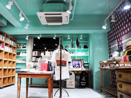 ミントや紫の鮮やかな色彩に仕上げた空間