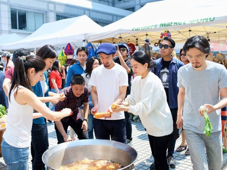 「見た目が悪い」野菜などを使ってスープを通る「Disco Soup」（過去開催時の様子）