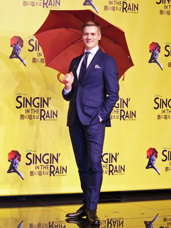 日本を「第2のふるさと」と話すアダム・クーパーさん