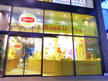 ブランドカラーの黄色を基調にした店舗