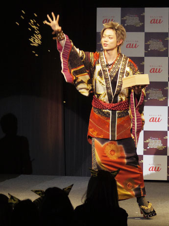 CMの「鬼ちゃん」姿で豆まきをした菅田将暉さん