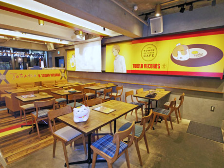 描き下ろしのニャンコ先生などのビジュアルを掲出する店内