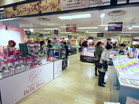 女性客を中心とした来場客でにぎわう会場