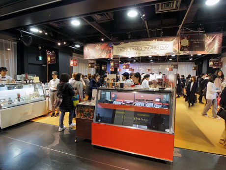 バレンタインを前ににぎわいを見せる8階