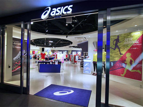 表参道沿いに構える現在の「アシックスストア原宿」