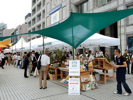 毎週土曜・日曜に開かれている「青山ファーマーズマーケット」