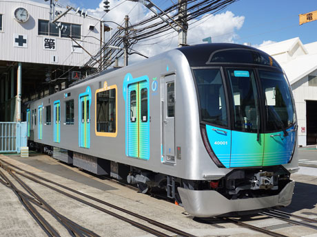 青や緑などを取り入れた外観