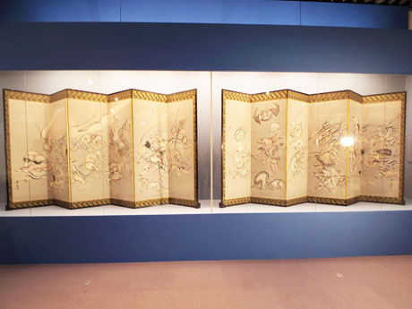 「百鬼夜行」を六曲一双のびょうぶに描いた作品