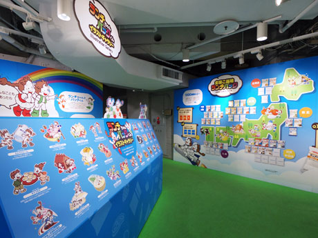 ARアプリを使ったクイズや歴代商品の紹介などを展開する場内